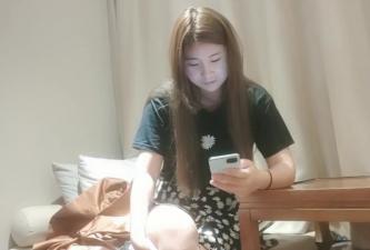 气息诱人的白嫩小少妇,一把扯开内裤自慰抠穴,口交卖力又听话。